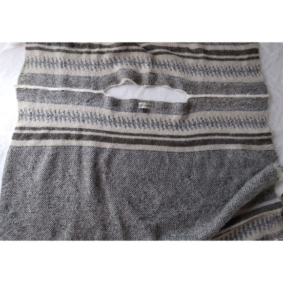 Neiman Marcus Poncho Sweater Fringe Boho Womens One Size - Picture 9 of 9